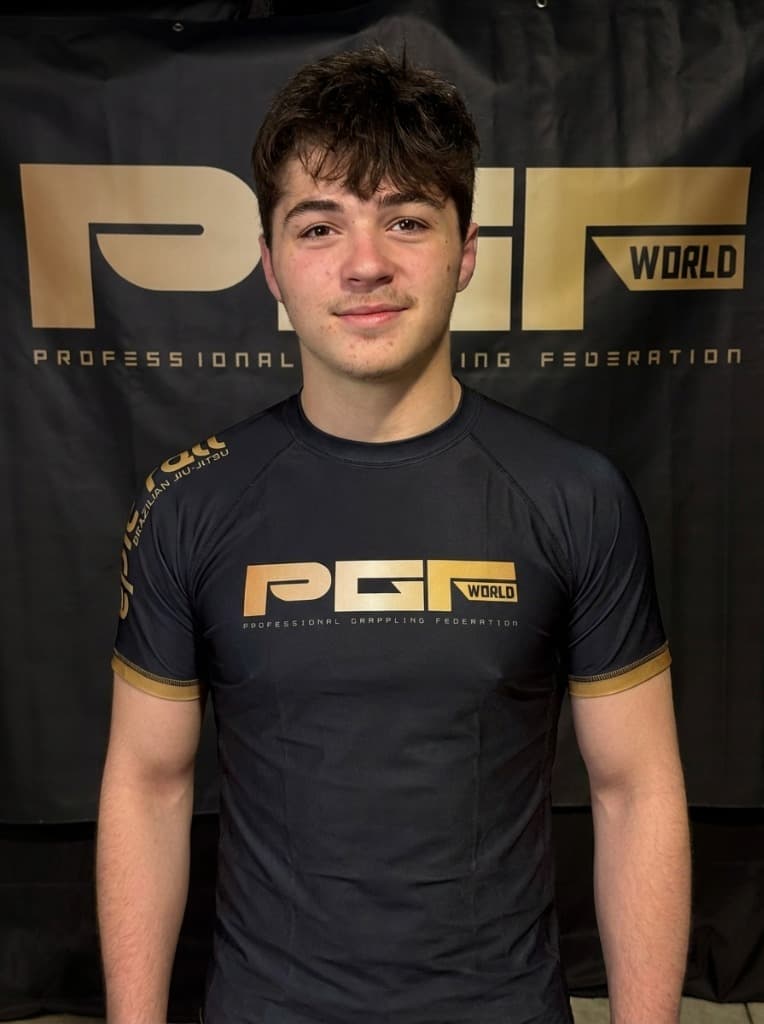 Anthony Salisbury posing after his victory at the Alabama Twisters Qualifier.